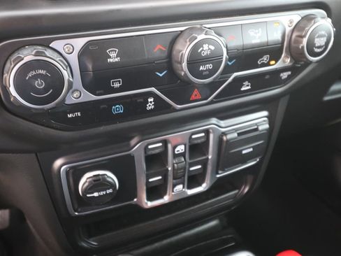 Used 2023 Jeep Wrangler Unlimited Sahara AWD/4WD image 28