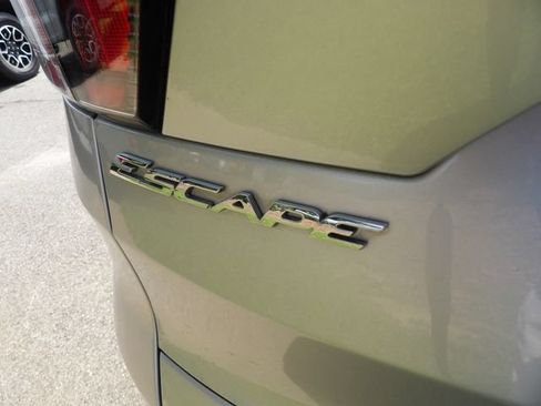 Used 2018 Ford Escape Titanium FWD image 16