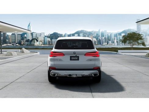 New 2026 BMW X5 sDrive40i image 5