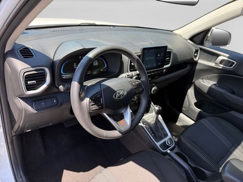 Used 2025 Hyundai Venue SEL FWD image 10