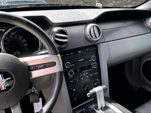 Used 2009 Ford Mustang GT Premium image 6