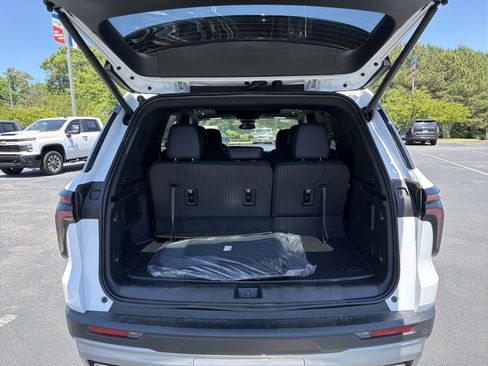 New 2026 Chevrolet Traverse LT w/ Sun and Wheel Package FWD image 19