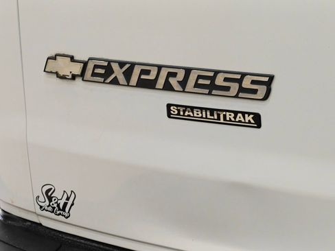 Used 2016 Chevrolet Express 3500 LT w/ LT Preferred Equipment Group RWD image 34