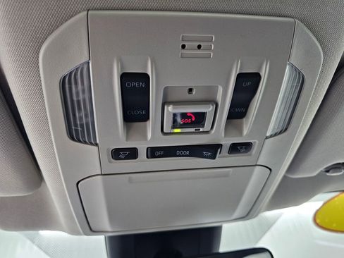 Used 2023 Toyota Highlander XLE image 17