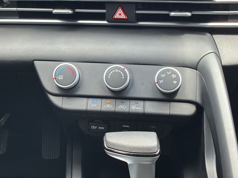 Used 2025 Hyundai Elantra SE FWD image 20
