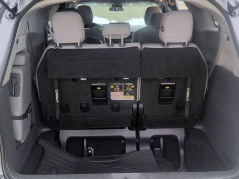 Certified 2023 Toyota Sienna LE image 25