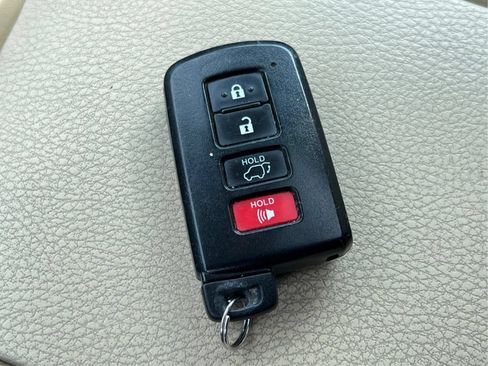 Used 2016 Toyota Highlander XLE AWD/4WD image 42