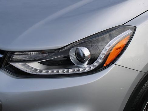 Used 2022 Chevrolet Trax LT w/ LT Convenience Package image 11