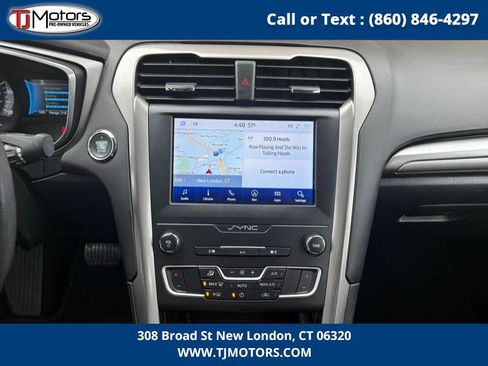 Used 2020 Ford Fusion SE image 18
