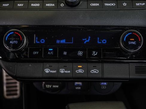 Certified 2025 Hyundai Elantra SEL FWD image 23