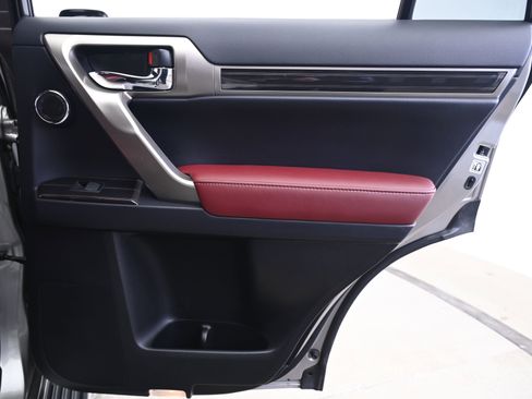 Used 2021 Lexus GX 460 Luxury w/ Accessory Package image 16