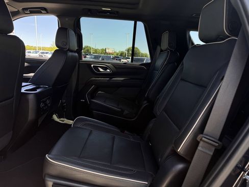 Used 2021 Chevrolet Tahoe Premier w/ Premium Package image 30