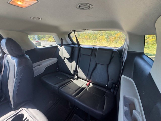 Used 2022 Kia Carnival LX FWD image 18