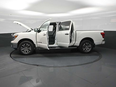 Used 2019 Nissan Titan SL image 34