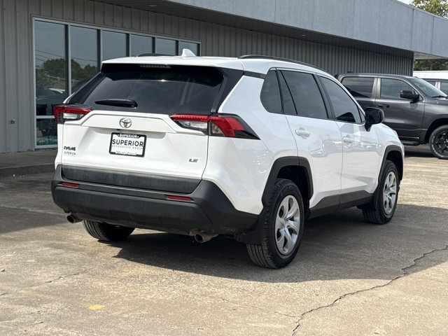 Used 2021 Toyota RAV4 LE FWD image 3