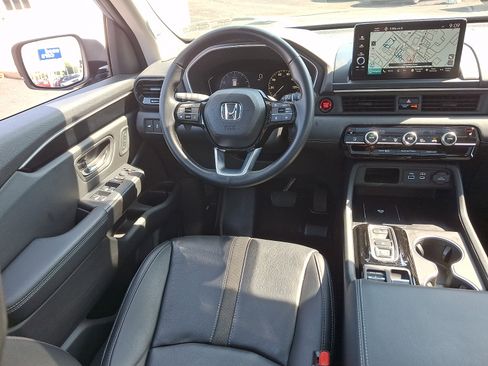 Used 2023 Honda Pilot Touring image 10