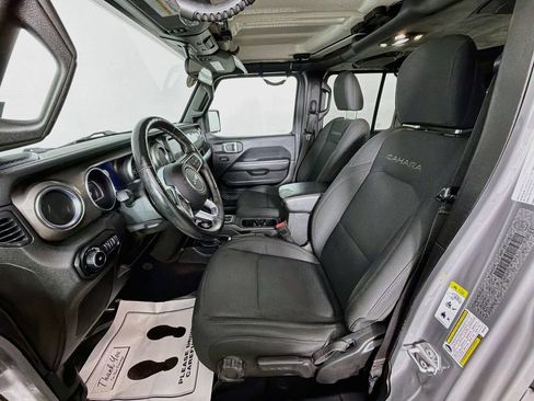 Used 2019 Jeep Wrangler Unlimited Sahara w/ Dual Top Group AWD/4WD image 19