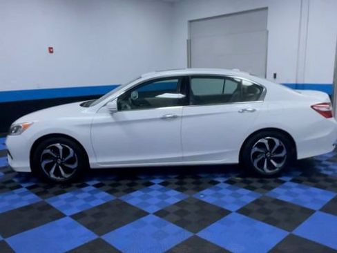 Used 2017 Honda Accord EX-L image 5