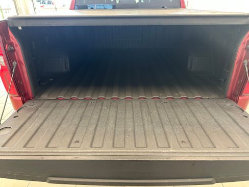 Used 2019 Chevrolet Silverado 1500 High Country w/ Technology Package AWD/4WD image 8