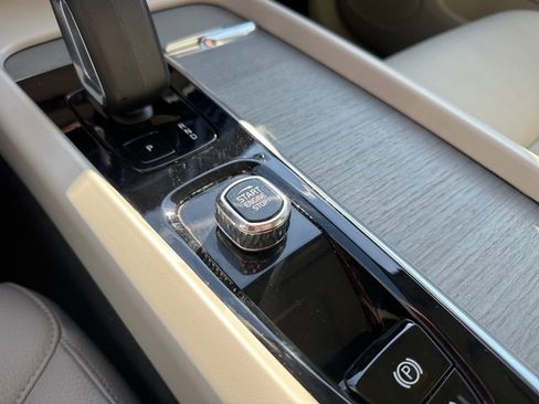 Certified 2023 Volvo XC60 B5 Plus w/ Protection Package Premier image 28