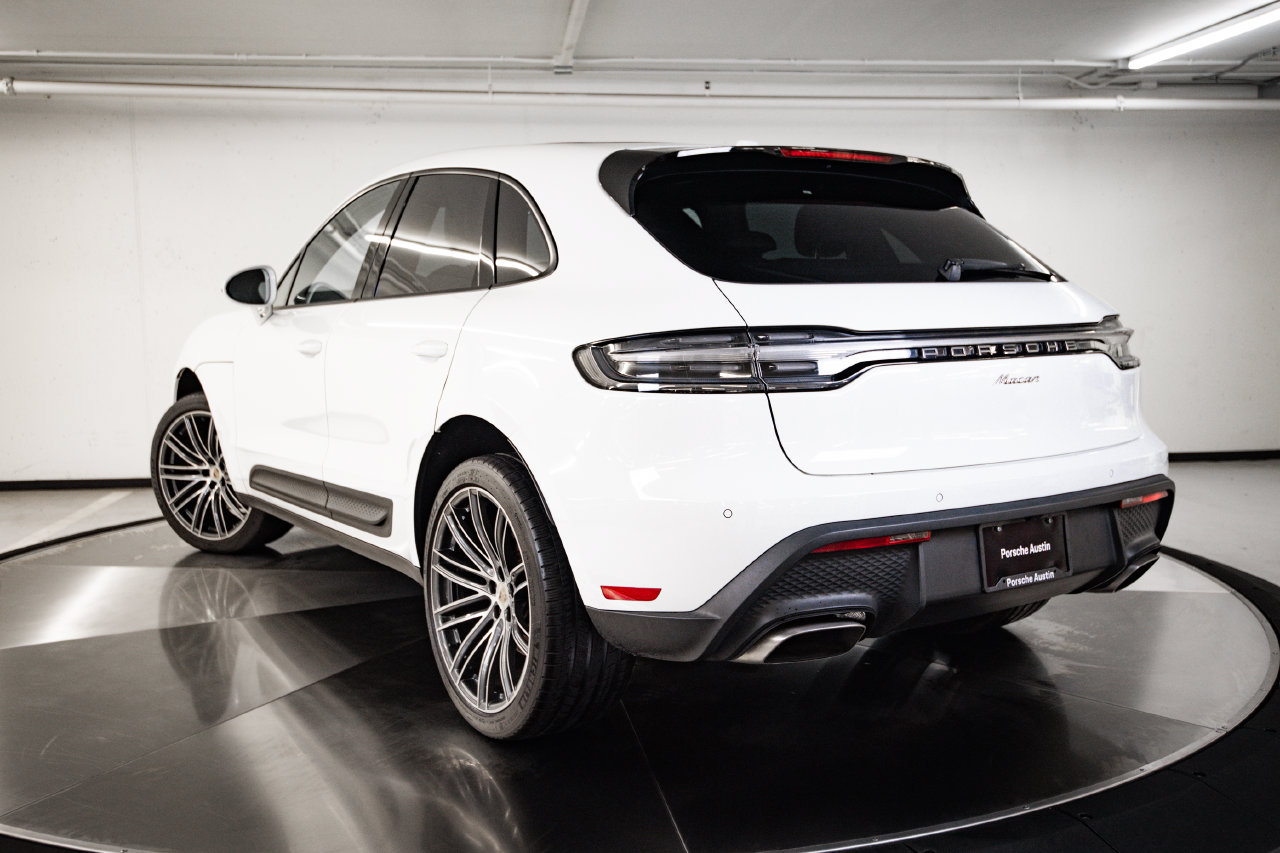 Certified 2024 Porsche Macan AWD/4WD image 3