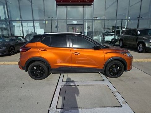 Used 2024 Nissan Kicks SV FWD image 3