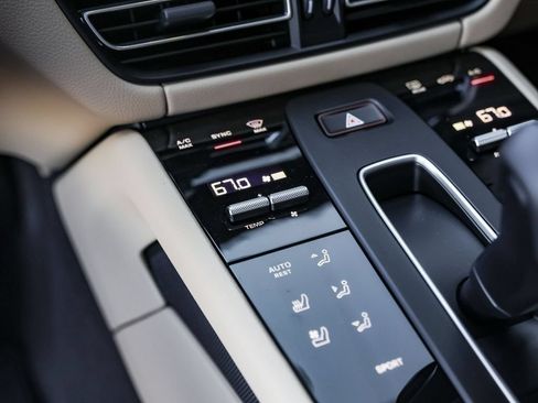 Certified 2026 Porsche Macan AWD/4WD image 26
