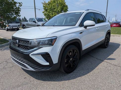 Used 2022 Volkswagen Taos SE w/ Panoramic Sunroof Package image 1