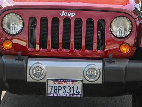 Used 2013 Jeep Wrangler Unlimited Sahara image 7