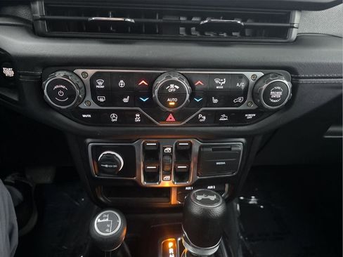 Used 2024 Jeep Wrangler Sahara w/ Safety Group image 25