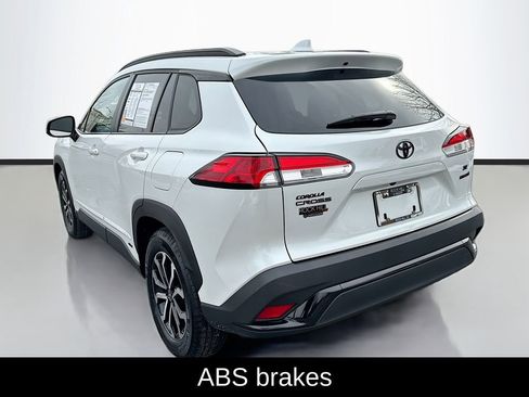 Used 2023 Toyota Corolla Cross SE image 5