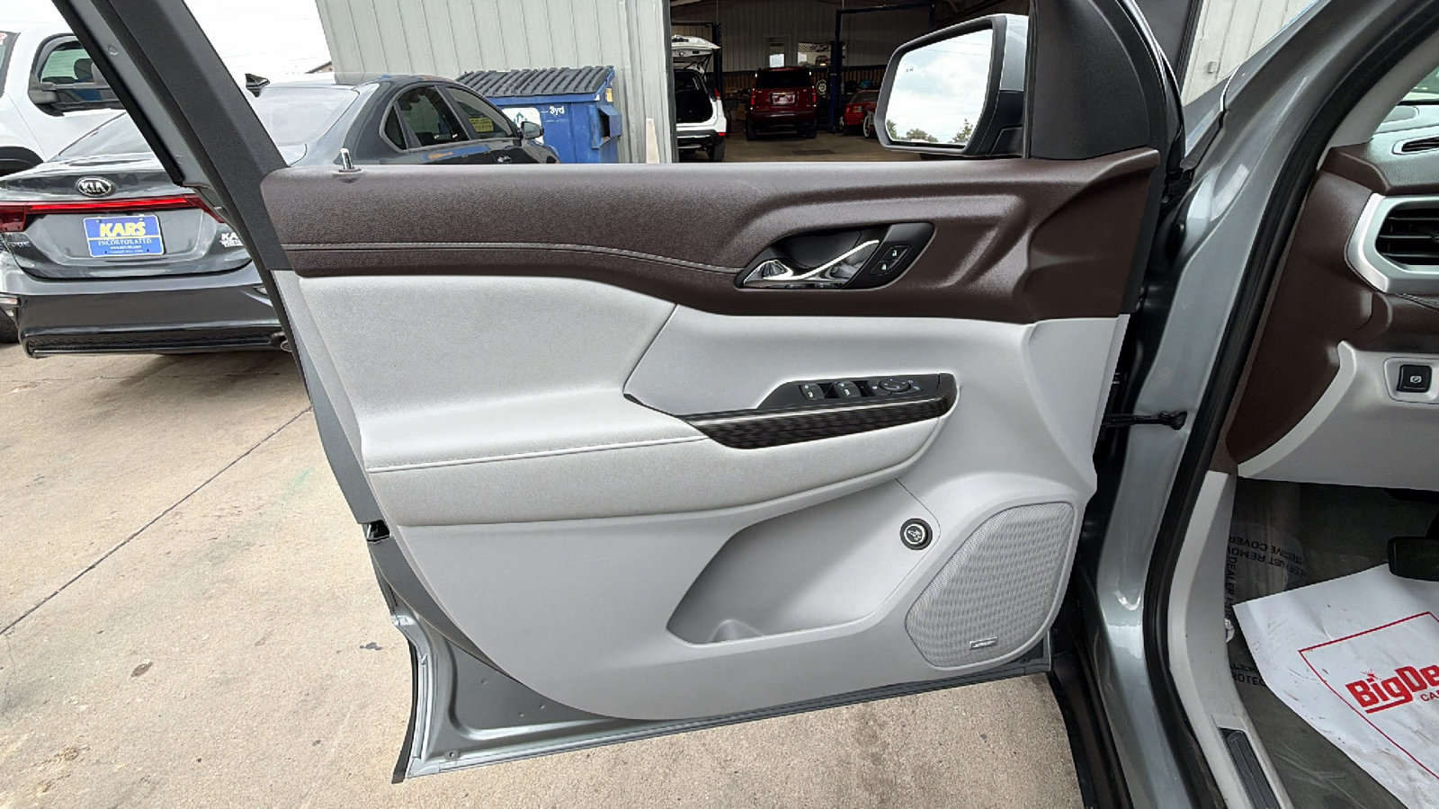 Used 2023 GMC Acadia SLT AWD/4WD image 10