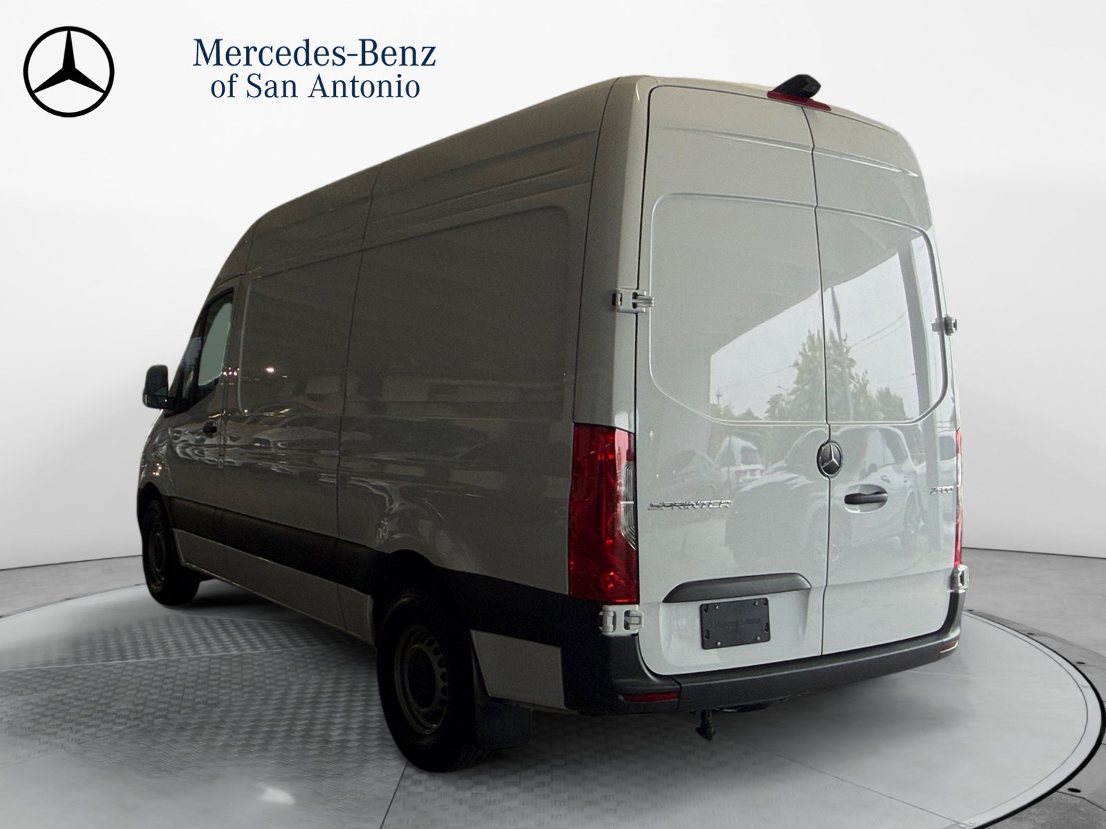 Used 2025 Mercedes-Benz Sprinter 2500 image 5