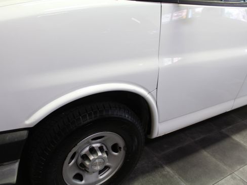 Used 2018 Chevrolet Express 2500 w/ Driver Convenience Package image 30