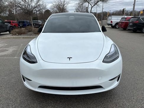 Used 2024 Tesla Model Y Long Range image 3