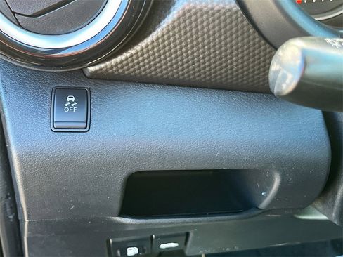 Used 2019 Nissan Kicks SV image 10