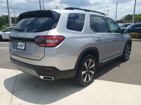 Used 2024 Honda Pilot Touring image 5