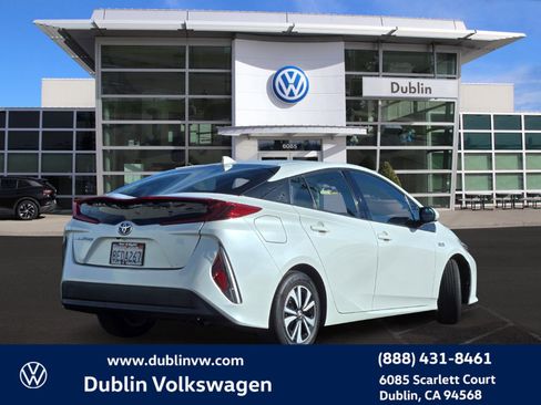 Used 2018 Toyota Prius Prime Premium image 4