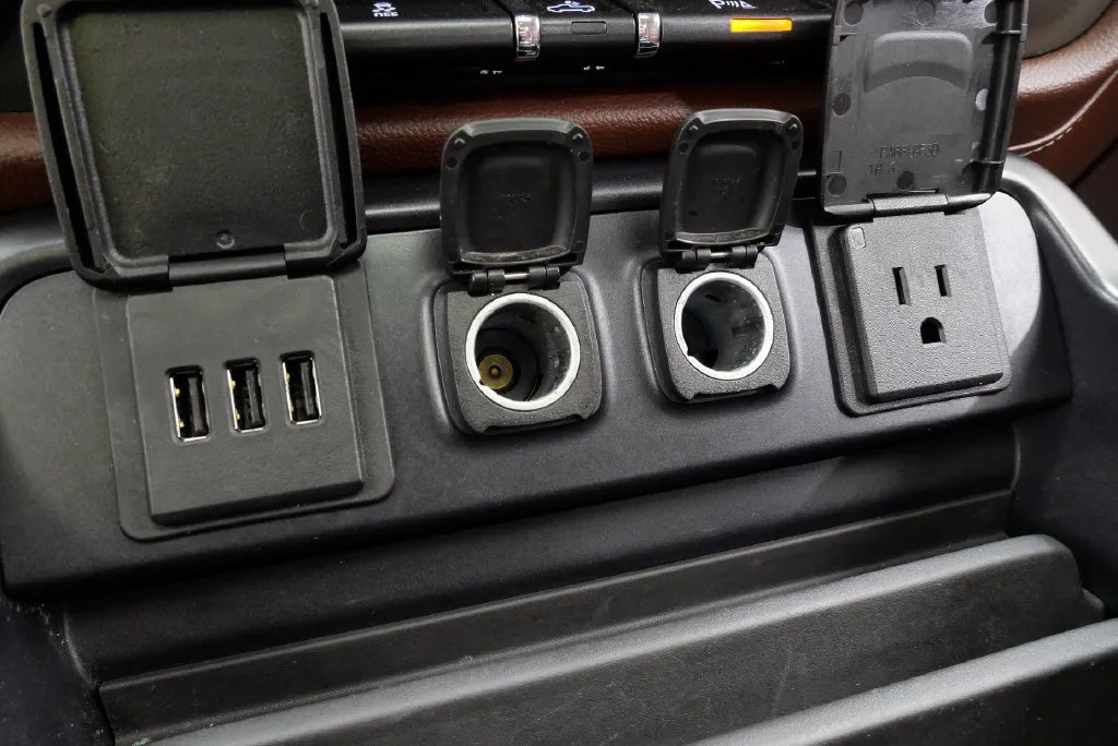 Used 2015 Chevrolet Silverado 2500 High Country w/ High Country Premium Package AWD/4WD image 26