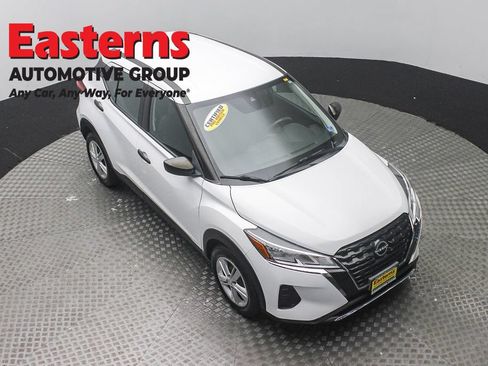 Used 2022 Nissan Kicks S FWD image 3