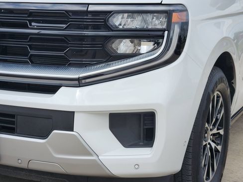 Used 2025 Ford Expedition Platinum AWD/4WD image 9