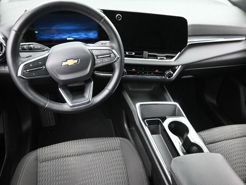 Used 2025 Chevrolet Equinox LT image 11