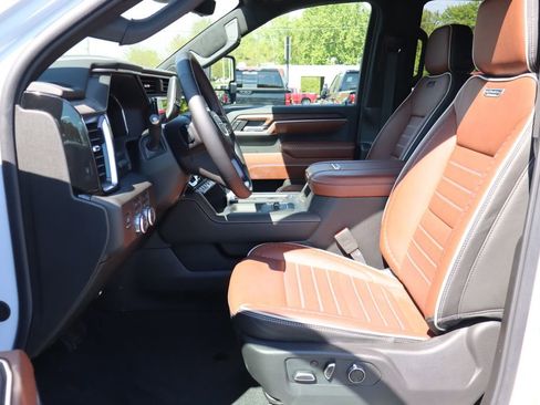 Used 2026 GMC Sierra 3500 Denali Ultimate AWD/4WD image 4