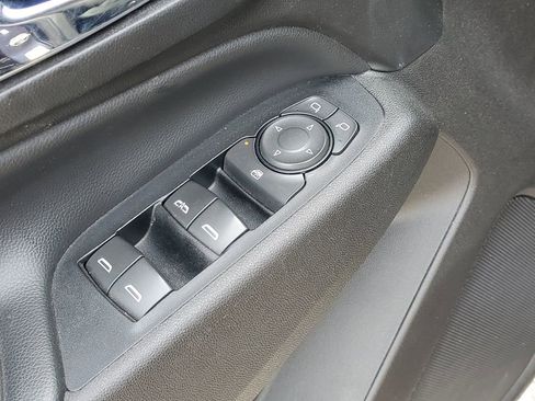 Used 2020 Chevrolet Equinox LT FWD image 18