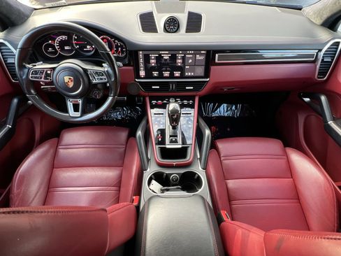 Used 2021 Porsche Cayenne Turbo image 21