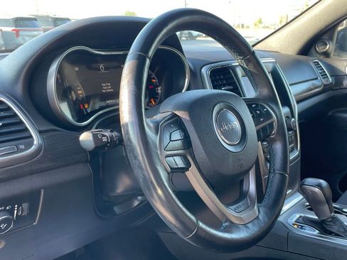 Used 2018 Jeep Grand Cherokee Laredo AWD/4WD image 9