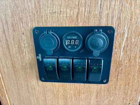 Used 2019 Ford Transit 250 148 Medium Roof image 31