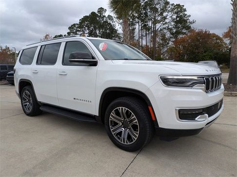 Used 2024 Jeep Wagoneer Series II w/ Flexible Seating Group image 2