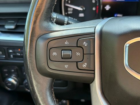 Used 2021 GMC Yukon XL SLT w/ SLT Premium Package image 12