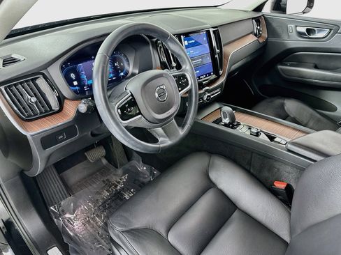 Used 2023 Volvo XC60 B5 Plus w/ Protection Package Premier image 9